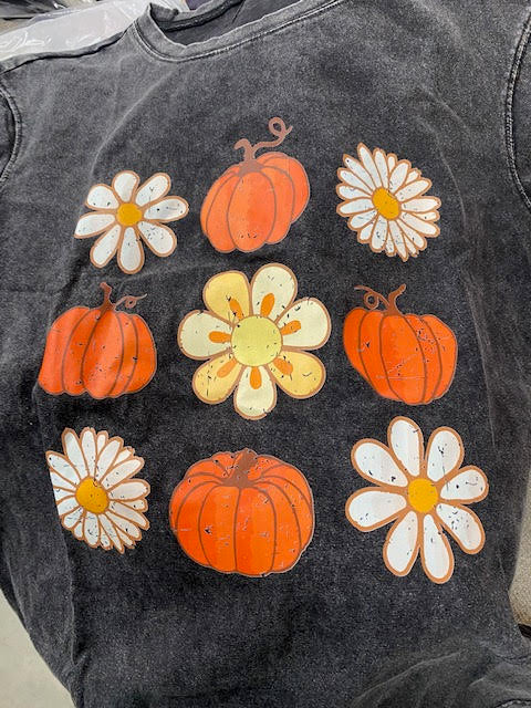 Pumpkins and Daisies - Sweetwater Boutique