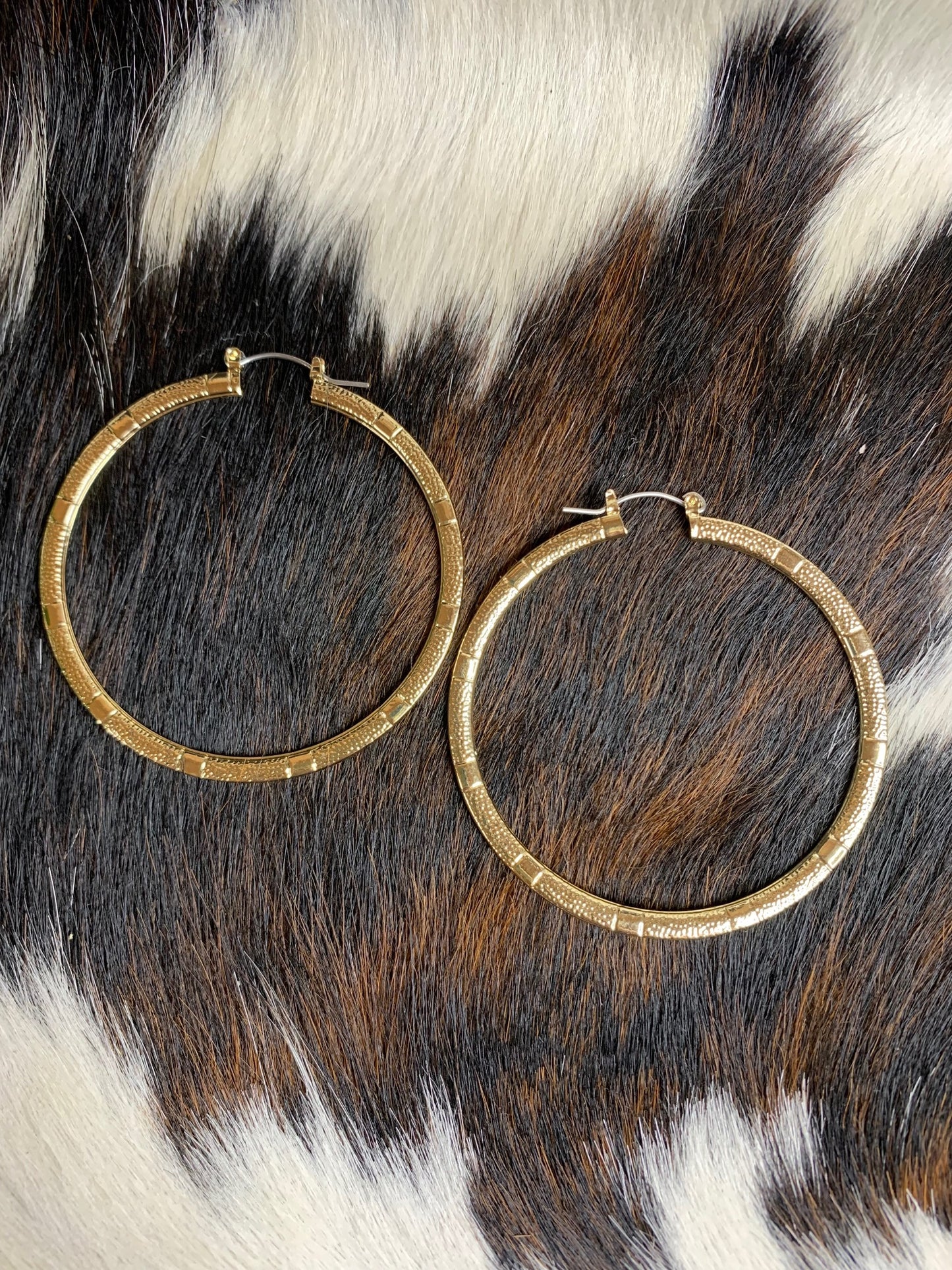Tell Your Tale Earrings - Sweetwater Boutique