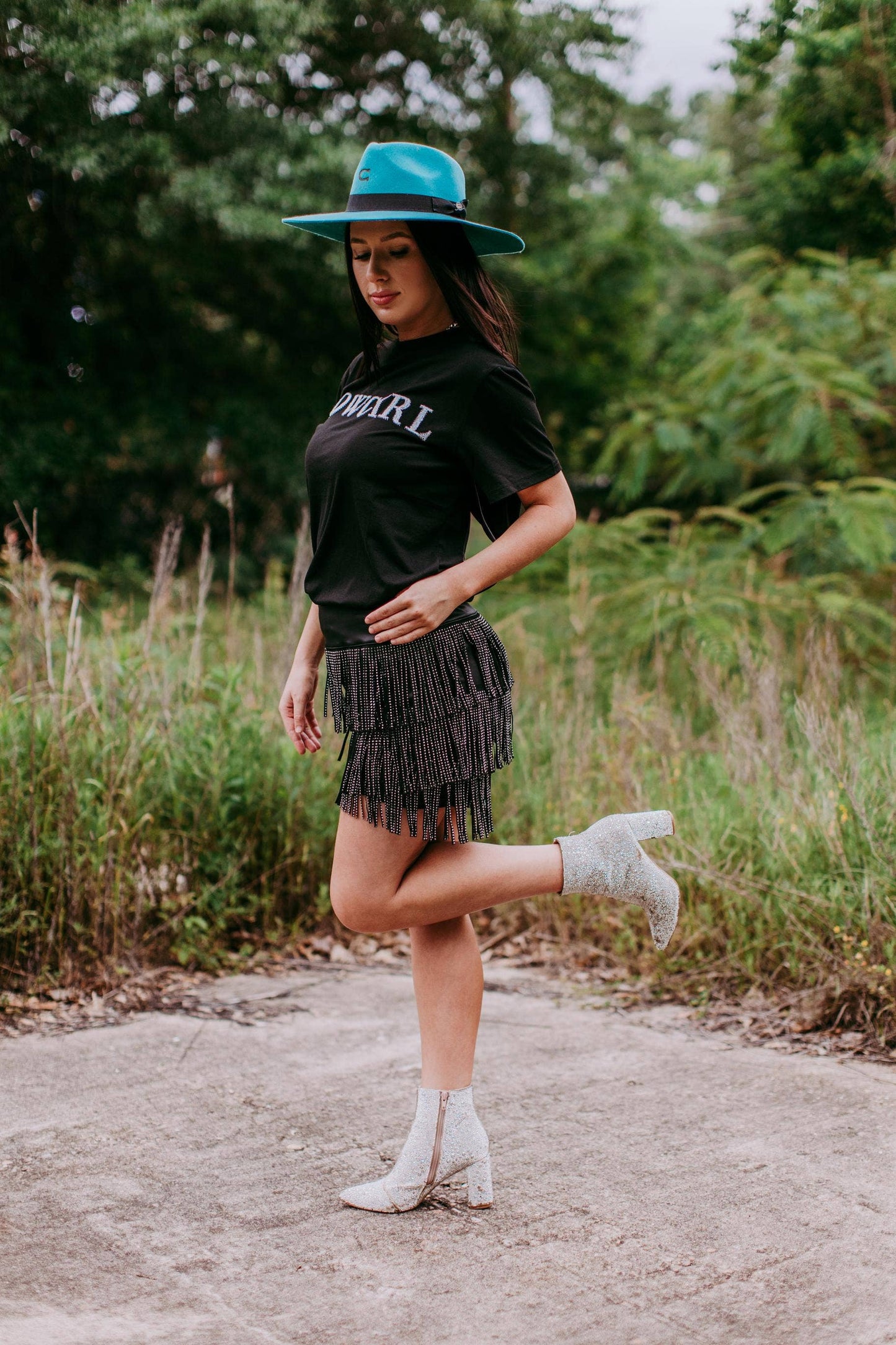 MK406 Cowgirl Sequins engraved white 3D embroidery Tee